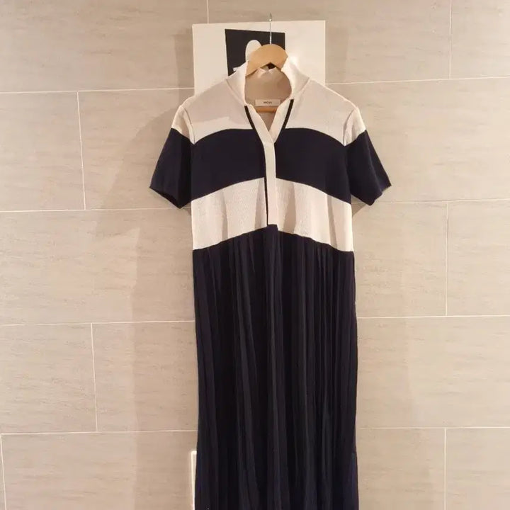 [BUNJANG] 앤유 Two-Tone Pleated Long Dress / 블랙.아이보리투톤~앤유 플리츠 원핏