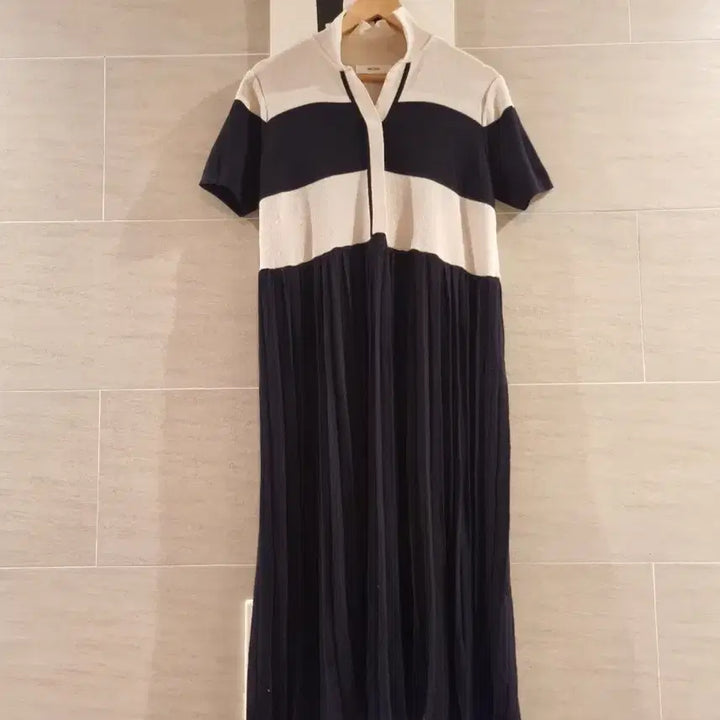 [BUNJANG] 앤유 Two-Tone Pleated Long Dress / 블랙.아이보리투톤~앤유 플리츠 원핏