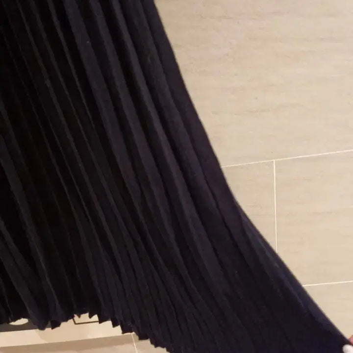 [BUNJANG] 앤유 Two-Tone Pleated Long Dress / 블랙.아이보리투톤~앤유 플리츠 원핏
