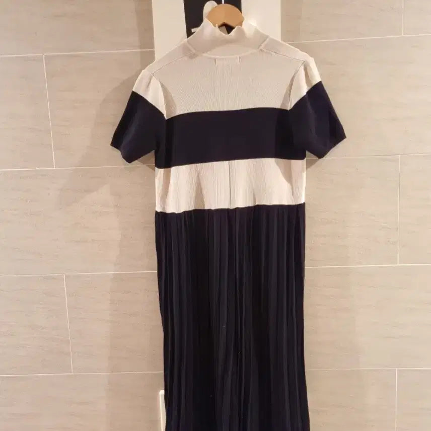 [BUNJANG] 앤유 Two-Tone Pleated Long Dress / 블랙.아이보리투톤~앤유 플리츠 원핏