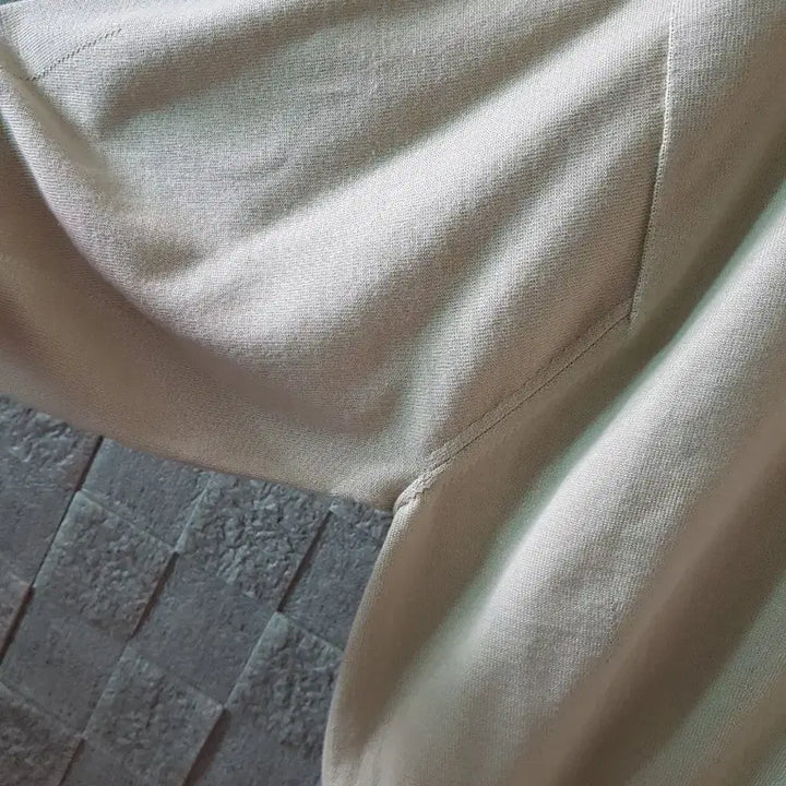 [BUNJANG] unfil V-Neck Short Sleeve Top / unfil 언필  브이넥 반팔 상의