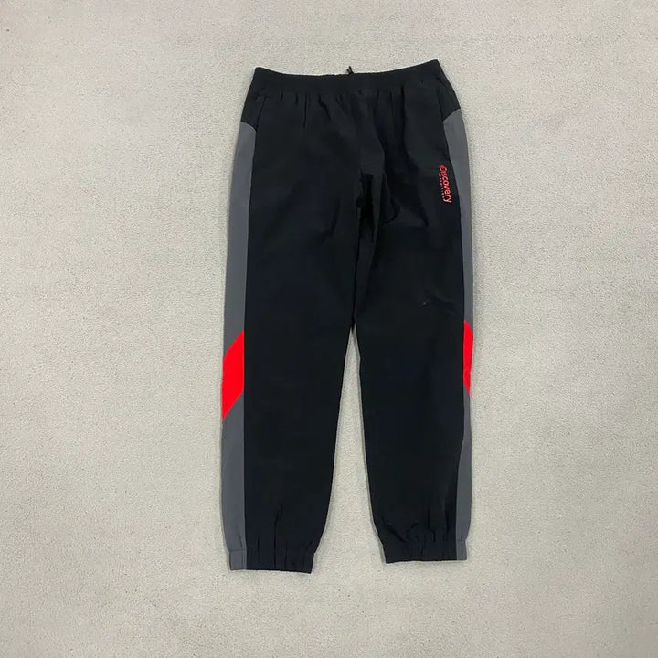[SOLD OUT] 디스커버리 트레이닝 바지 32