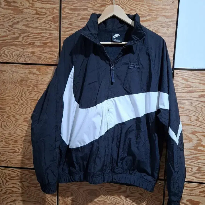[BUNJANG] Nike Big Swoosh Woven Jacket Black/White / 2 .나이키 빅스우시 우븐 자켓 블랙/화이트