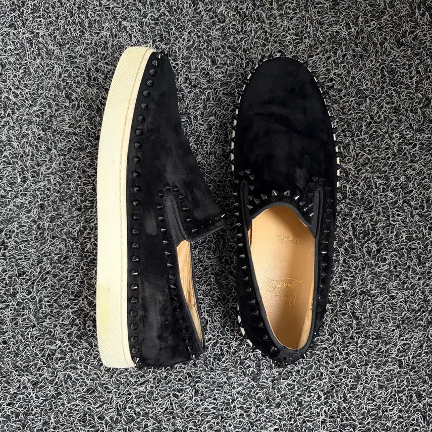 [SOLD OUT] 블랙 스터드 장식 스웨이드 슬립온