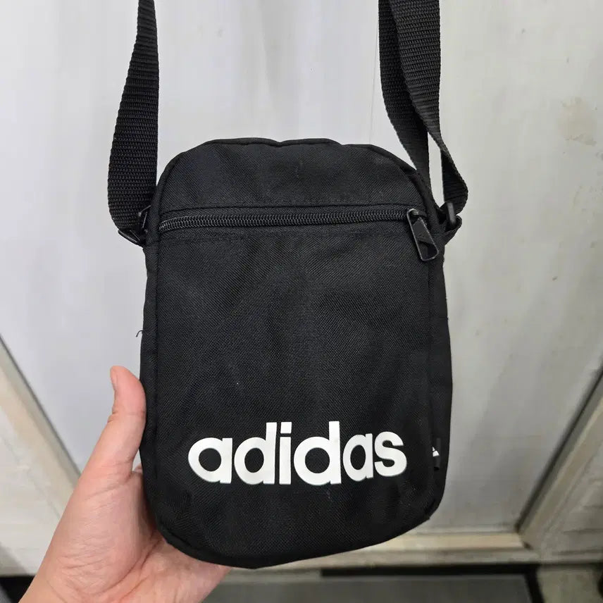 [BUNJANG] Adidas Crossbody Bag / adidas 아디다스 크로스백! 깔끔한 디자인!~