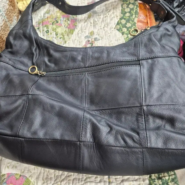 [BUNJANG] TUTTI Black Leather Shoulder Bag / 투티 블랙 가죽 숄더백 스티치 디테일