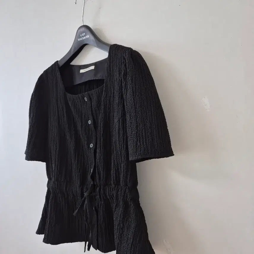 [SOLD OUT] 비뮤즈맨션 스퀘어넥 블라우스