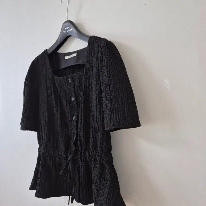 [SOLD OUT] 비뮤즈맨션 스퀘어넥 블라우스