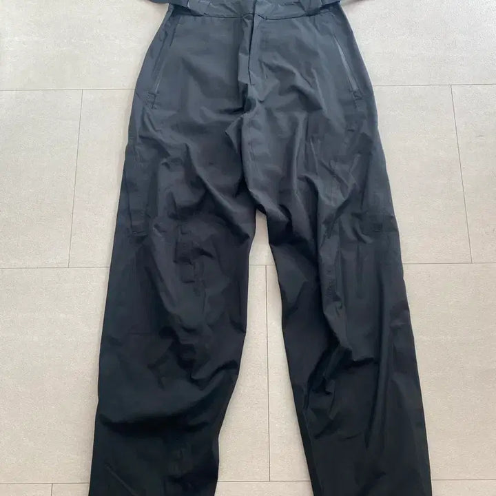 [SOLD OUT] 혜인서 24ss 쉘팬츠 블랙 3사이즈 판매합니다.