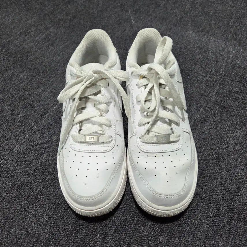 [SOLD OUT] 나이키 에어 포스 1 로우 화이트 240 26041719