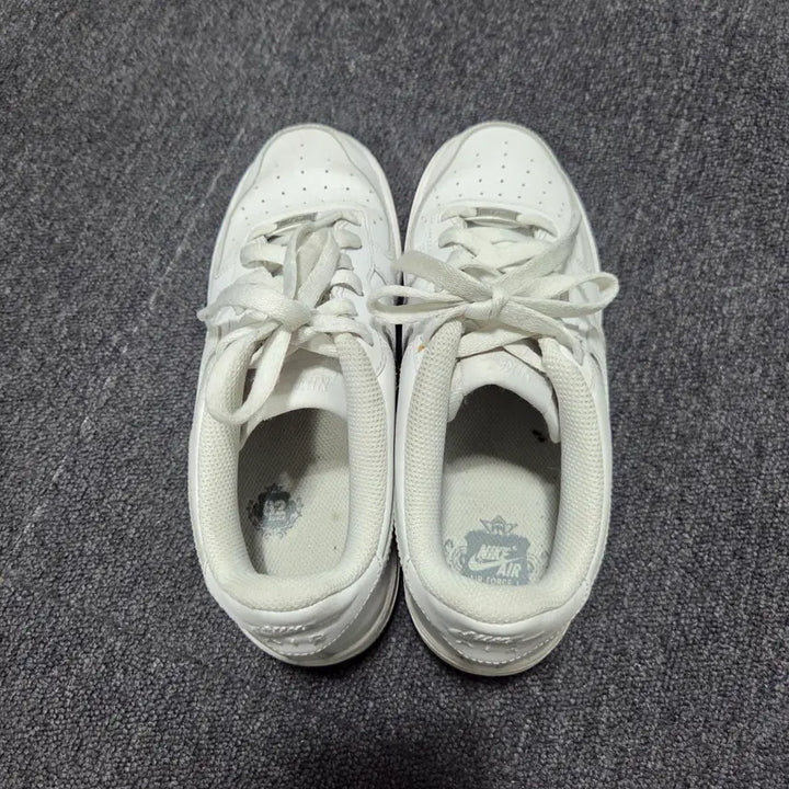 [SOLD OUT] 나이키 에어 포스 1 로우 화이트 240 26041719