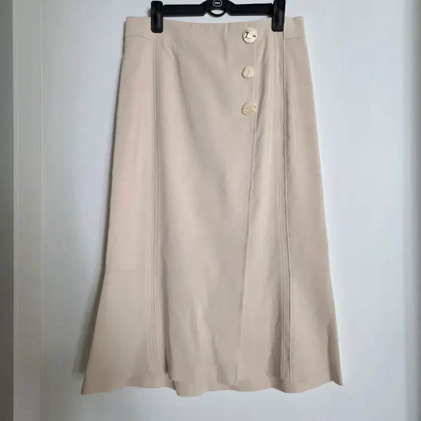 [SOLD OUT] 듀엘 버튼 포인트 스커트 66사이즈