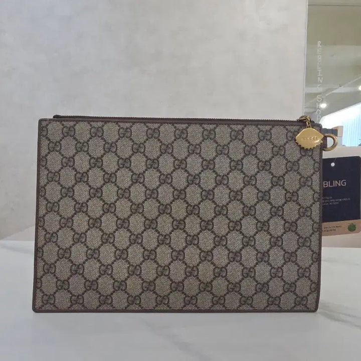 [BUNJANG] Gucci GG Supreme Courrier Patch Clutch Bag / 구찌 GG수프림 쿠리에 패치 클러치백 145431790