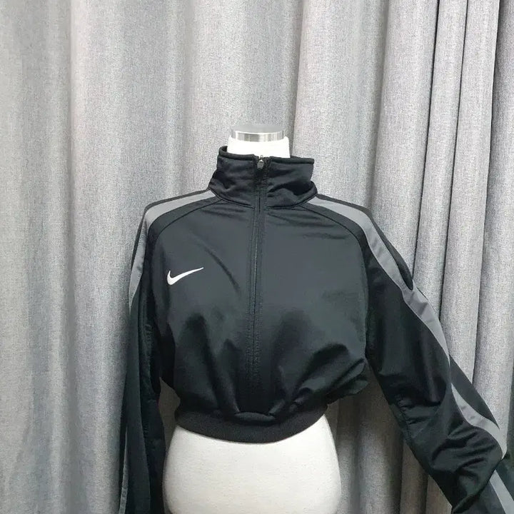 [SOLD OUT] 나이키 빈티지커스텀 크롭집업