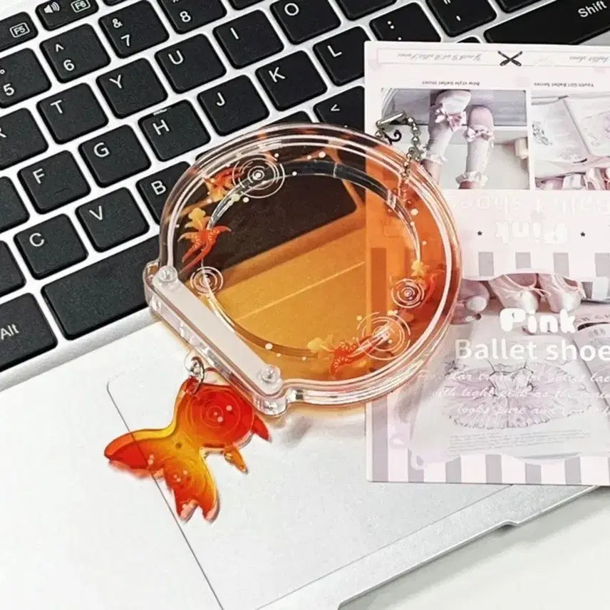 [BUNJANG] Orange Goldfish Acrylic Badge Holder / 오렌지 금붕어 아크릴 뱃지 보관함 키링형 장식장
