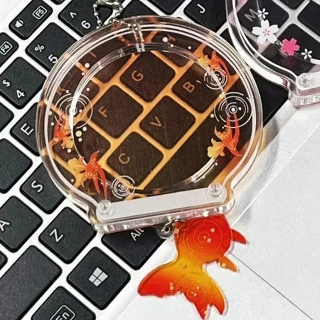 [BUNJANG] Orange Goldfish Acrylic Badge Holder / 오렌지 금붕어 아크릴 뱃지 보관함 키링형 장식장