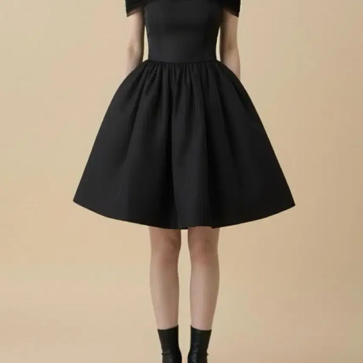 [SOLD OUT] (새상품)블랙 오프숄더 미니 웨딩드레스 스냅 촬영