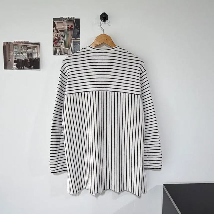 [BUNJANG] EACH &amp; OTHER Striped V-Neck Cardigan / [택포] [F] EACH &amp; OTHER 스트라이프 브이넥 가디건