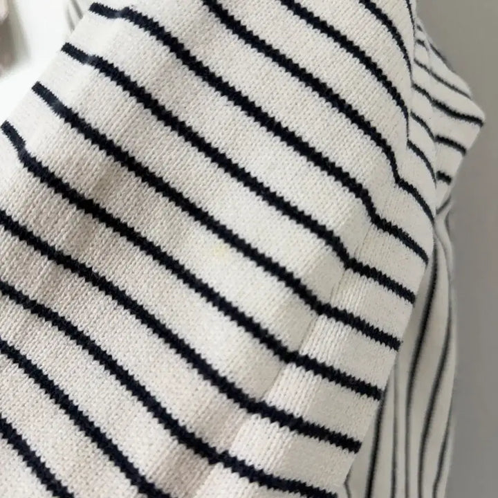 [BUNJANG] EACH &amp; OTHER Striped V-Neck Cardigan / [택포] [F] EACH &amp; OTHER 스트라이프 브이넥 가디건