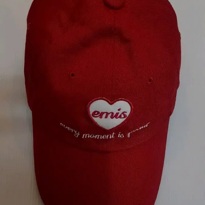 [SOLD OUT] emis 이미스  하트 로고 볼캡  톤다운된레드