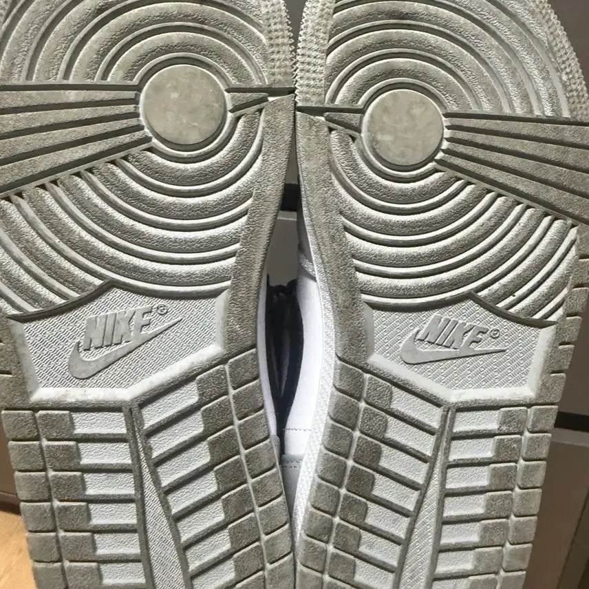 [BUNJANG] Jordan Mid Smoke Grey (265) Sneakers / 조던 미드라이트 스모크그레이 (265)