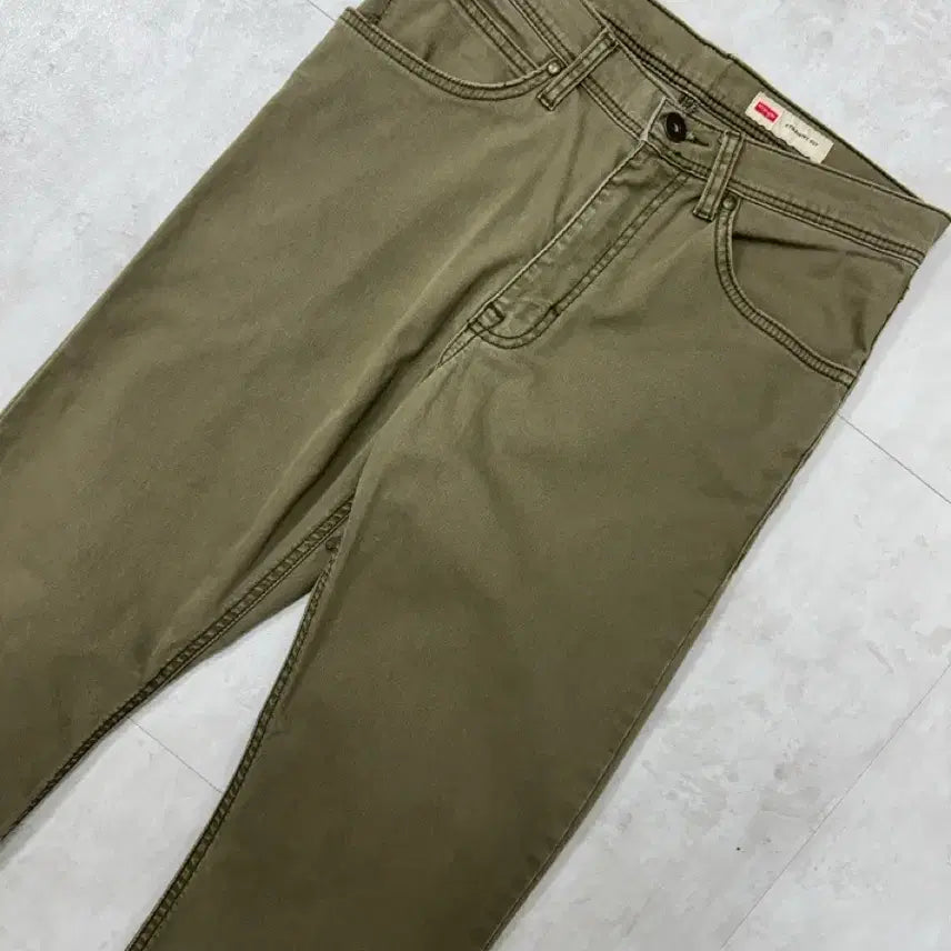 [BUNJANG] Wrangler Khaki Straight Fit Pants / 