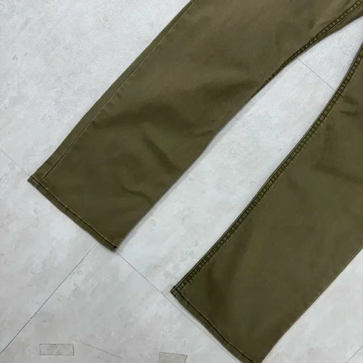 [BUNJANG] Wrangler Khaki Straight Fit Pants / 