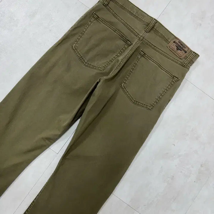 [BUNJANG] Wrangler Khaki Straight Fit Pants / 