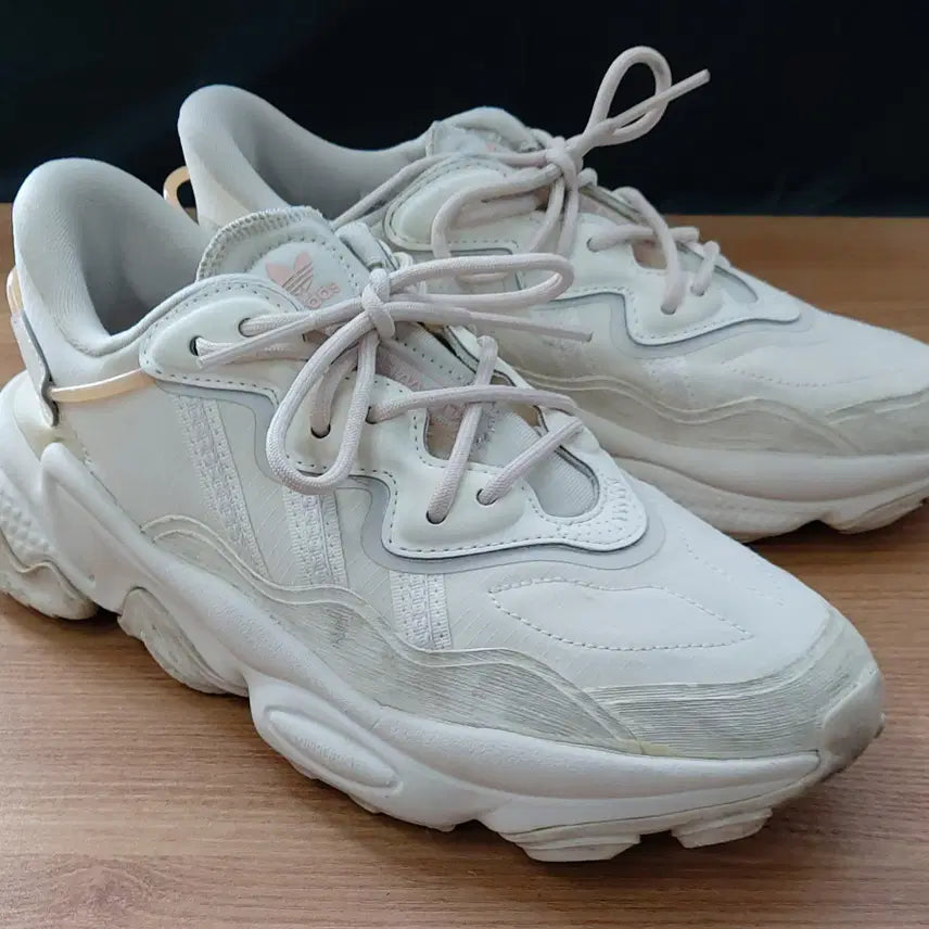 [BUNJANG] Adidas Ozweego Sneakers / 아디다스 235 오즈위고 운동화/워킹화. OT.