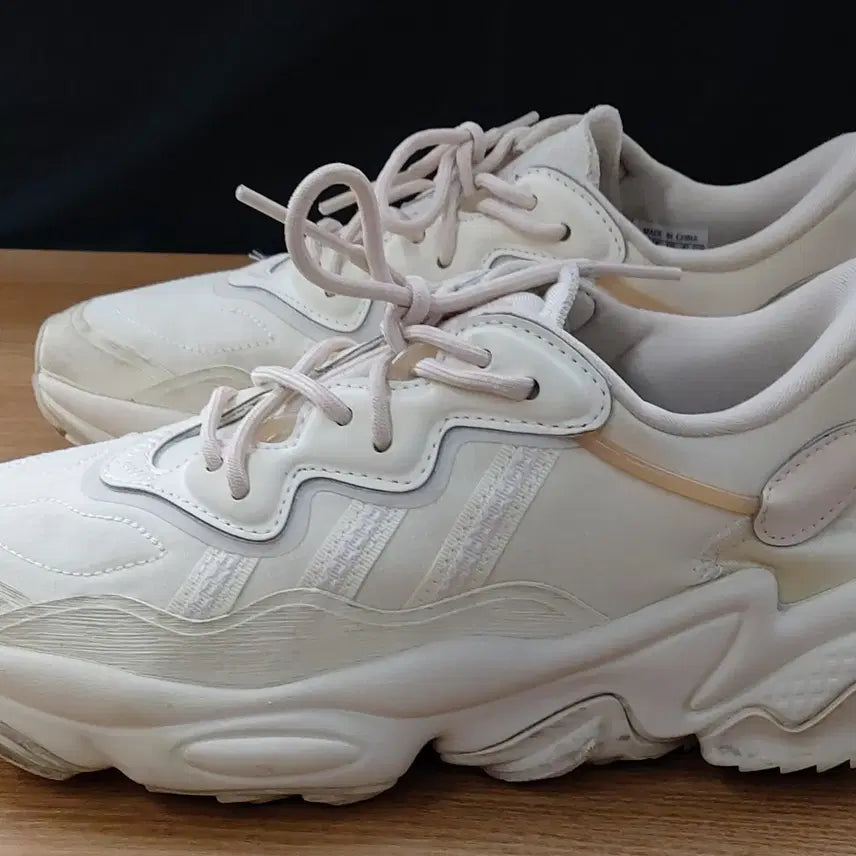 [BUNJANG] Adidas Ozweego Sneakers / 아디다스 235 오즈위고 운동화/워킹화. OT.