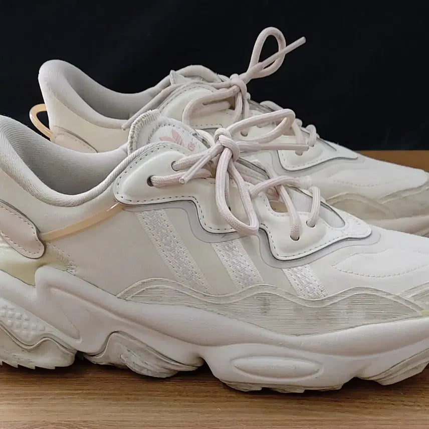 [BUNJANG] Adidas Ozweego Sneakers / 아디다스 235 오즈위고 운동화/워킹화. OT.
