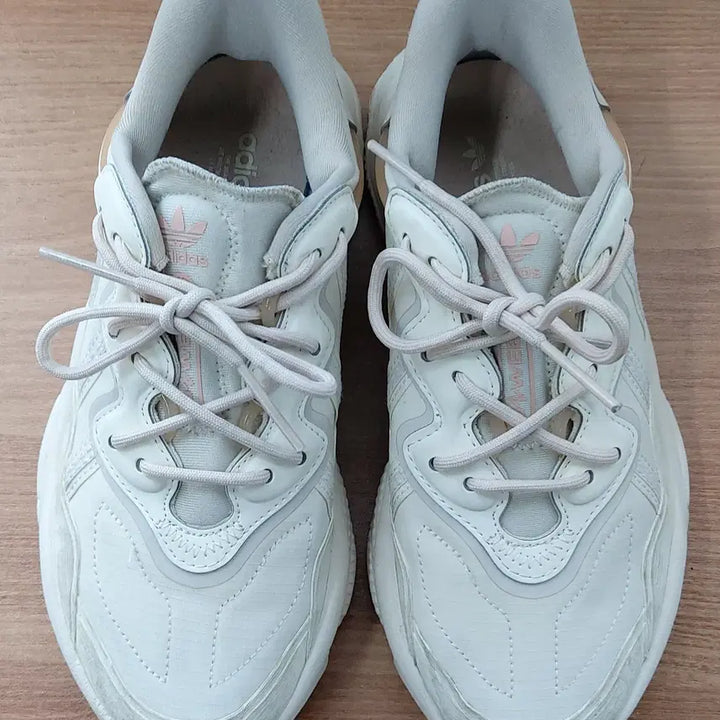[BUNJANG] Adidas Ozweego Sneakers / 아디다스 235 오즈위고 운동화/워킹화. OT.
