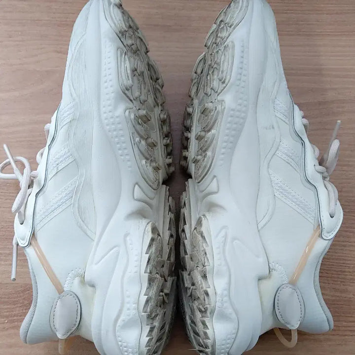 [BUNJANG] Adidas Ozweego Sneakers / 아디다스 235 오즈위고 운동화/워킹화. OT.
