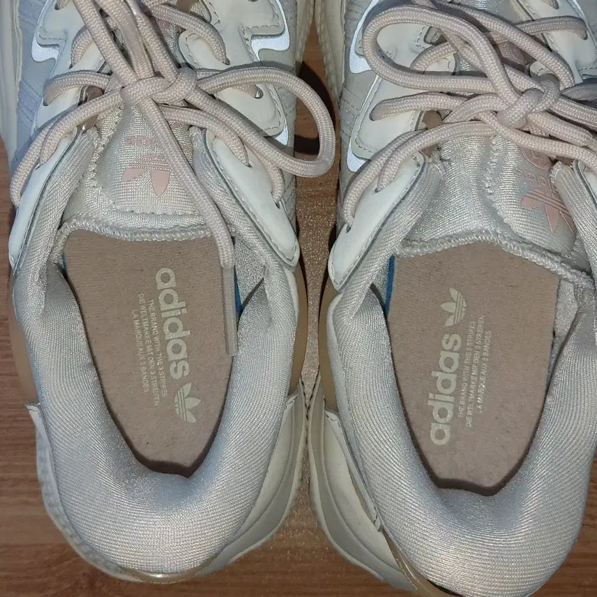 [BUNJANG] Adidas Ozweego Sneakers / 아디다스 235 오즈위고 운동화/워킹화. OT.