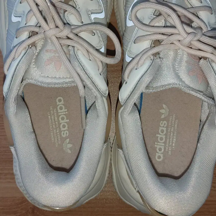[BUNJANG] Adidas Ozweego Sneakers / 아디다스 235 오즈위고 운동화/워킹화. OT.