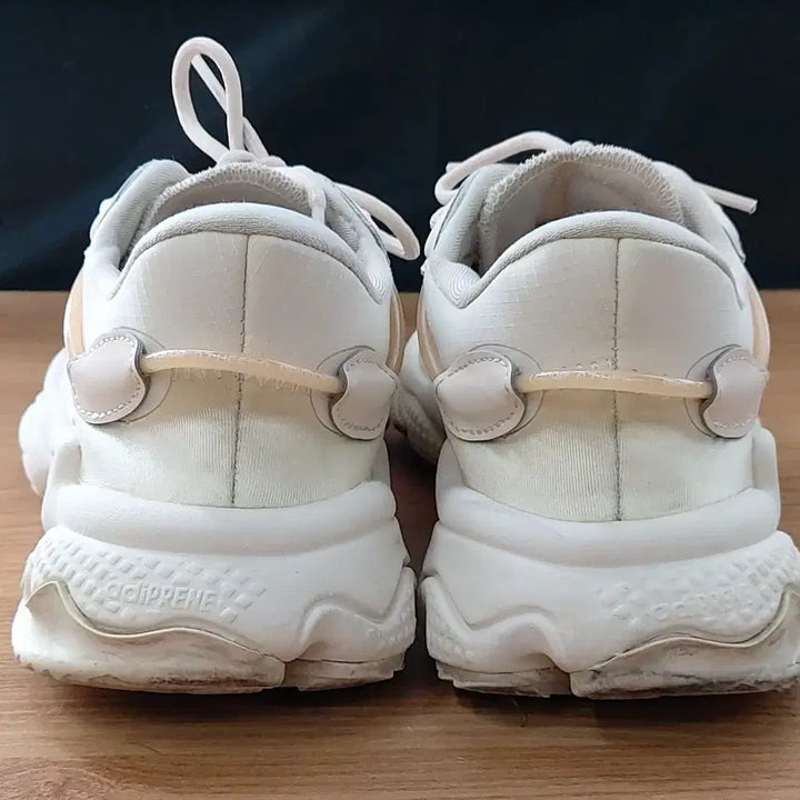 [BUNJANG] Adidas Ozweego Sneakers / 아디다스 235 오즈위고 운동화/워킹화. OT.