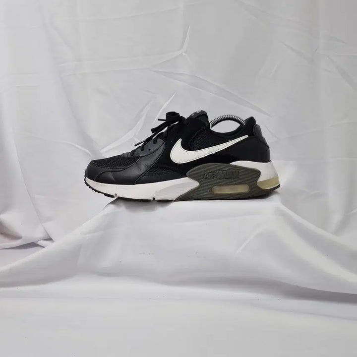 [BUNJANG] Nike Air Max Excee Running Shoes Sneakers / 빈티지하서 265 나이키 에어맥스 엑시 러닝화  스니커즈