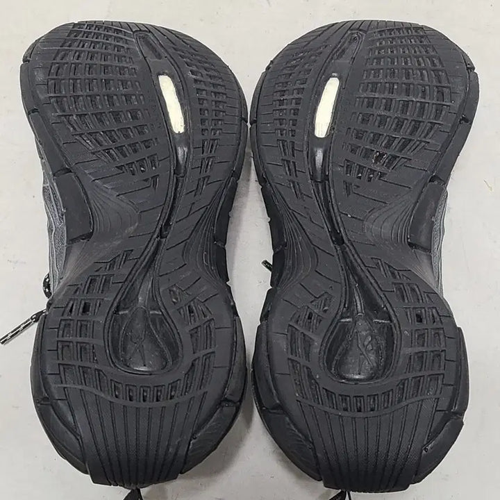 [BUNJANG] Reebok Zig Kinetica Sneakers / 1) 245 리복 Zig Kinetica 운동화 A급