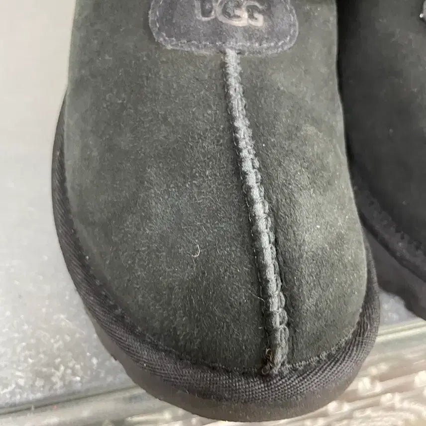 [BUNJANG] UGG Tazz Suede Slip-on Shoes / 어그 타제트 슬립온 블랙 250 (gr-4523)