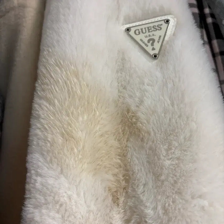 [BUNJANG] Guess Cropped Fur Zip-up Jacket / guess 크롭 퍼 집업