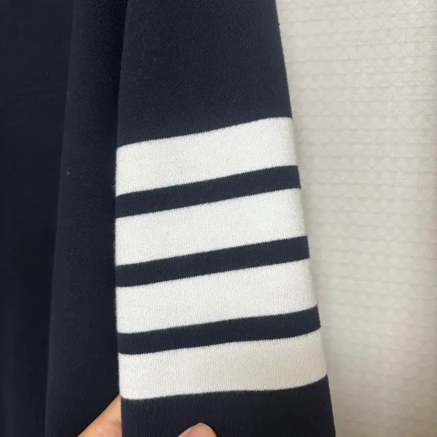[BUNJANG] Thom Browne Navy Sweatshirt / [26년식/5/네이비] 톰브라운 사선완장 맨투맨 네이비 5사이즈