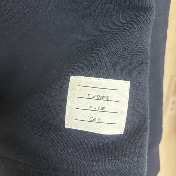 [BUNJANG] Thom Browne Navy Sweatshirt / [26년식/5/네이비] 톰브라운 사선완장 맨투맨 네이비 5사이즈