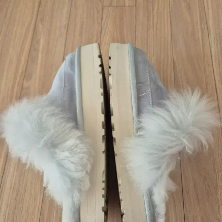[BUNJANG] UGG Sky Blue Platform Slippers / UGG 어그 스카이블루 플랫폼 슬리퍼