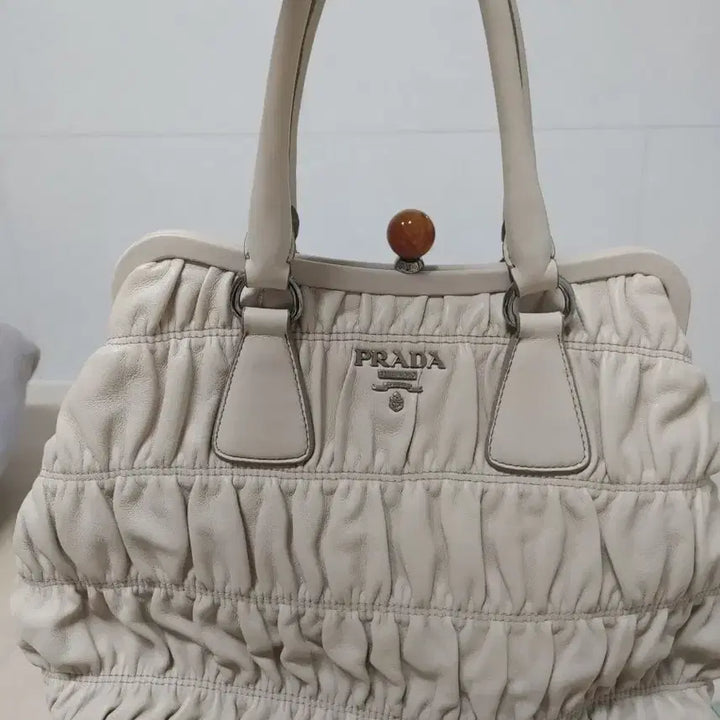 [BUNJANG] Prada Gaufre Shirring Tote Bag Beige / 프라다 고프레 셔링 토트백 베이지