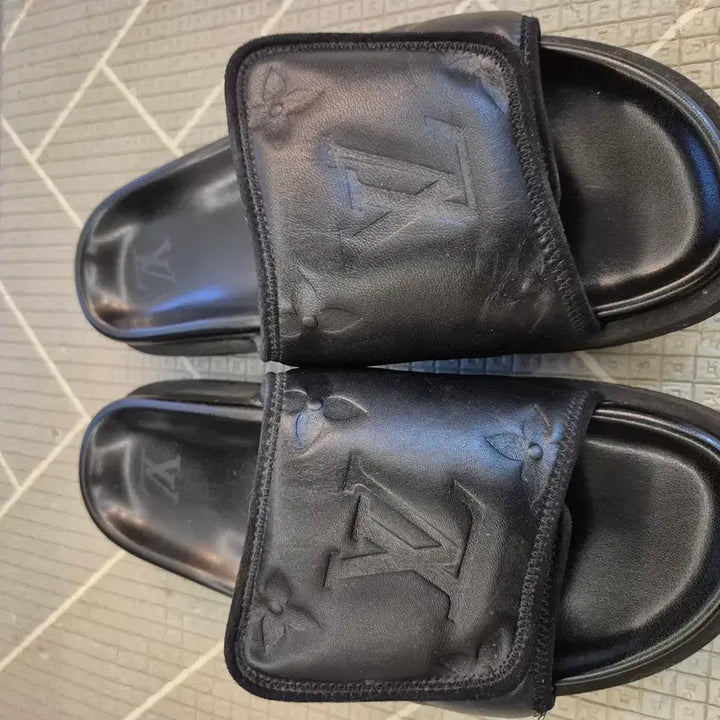 [BUNJANG] Louis Vuitton Miami Mule Black Slippers / 루이비통 마이애미 뮬 블랙 슬리퍼