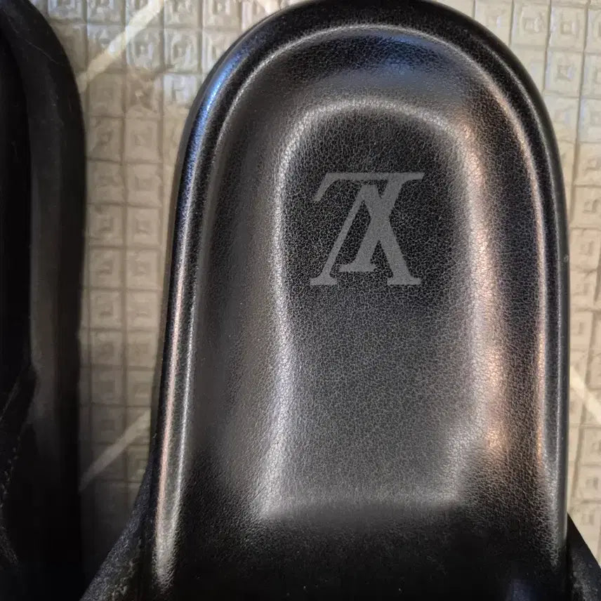 [BUNJANG] Louis Vuitton Miami Mule Black Slippers / 루이비통 마이애미 뮬 블랙 슬리퍼