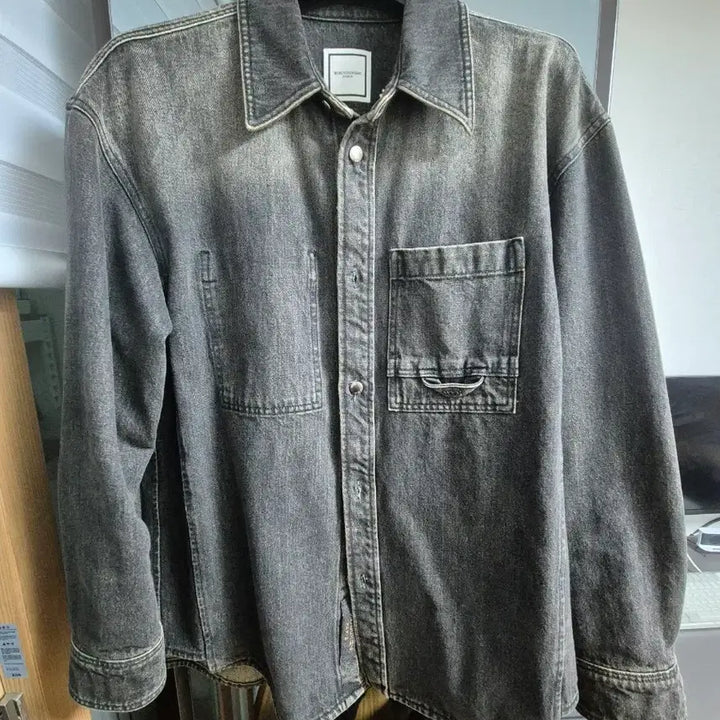 [SOLD OUT] 우영미 25SS 그레이 워싱 데님 백로그 셔츠 50