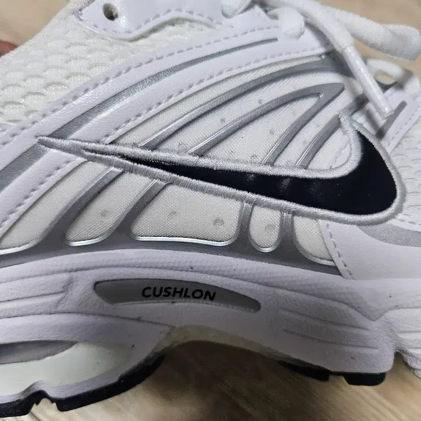 [BUNJANG] Nike Air Max Moto 2K Sneakers / 나이키 에어맥스모토 2K