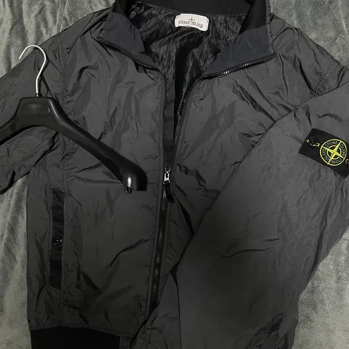 [SOLD OUT] [xl] 25ss 스톤아일랜드 크링클랩스 바람막이 소프트쉘 다크그레이