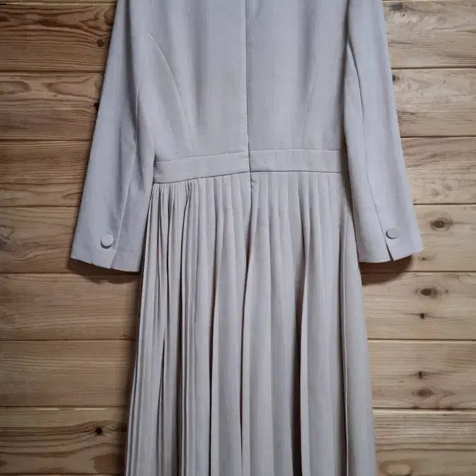 [SOLD OUT] LINE 플리츠 배색 원피스
